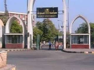 جامعة أسيوط تستقبل لجنة التعليم...