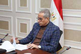 وزير العمل يترأس ”اللجنة القانونية”...