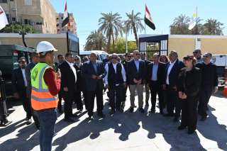 وزير الإسكان ومحافظ الوادى الجديد...