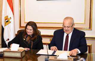 وزارة الهجرة وجامعة القاهرة يوقعان...
