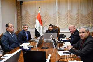 وزير الشباب والرياضة يجتمع مع...
