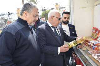 محافظ بورسعيد يتفقد المنافذ المتنقلة...