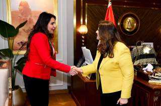 وزيرة الهجرة تلتقي مدير برامج...