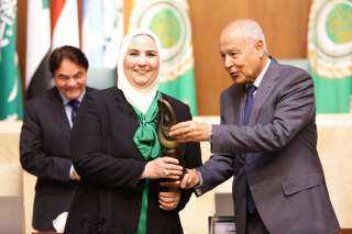 جامعة الدول العربية تكرم وزيرة...