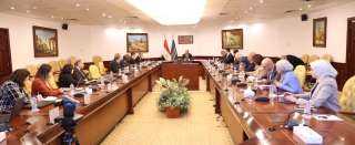 وزير الاتصالات يبحث مع نائب...