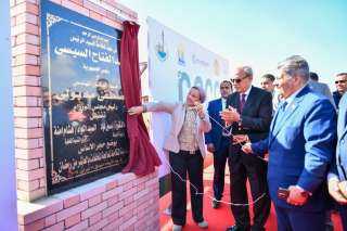 وزيرة البيئة ومحافظ القليوبية يضعان...