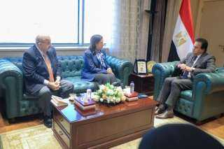وزير الصحة يستقبل المدير الإقليمي...