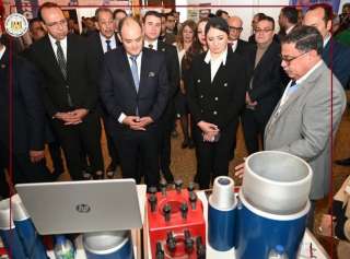 وزير التجارة والصناعة يفتتح فعاليات...