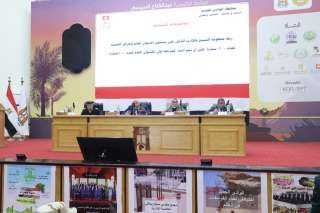 محافظ الوادي الجديد يترأس اجتماع...