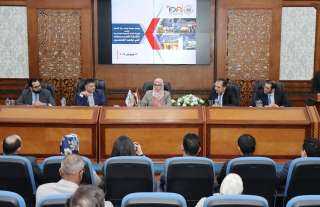 رئيس التنمية الصناعية تبحث مع...