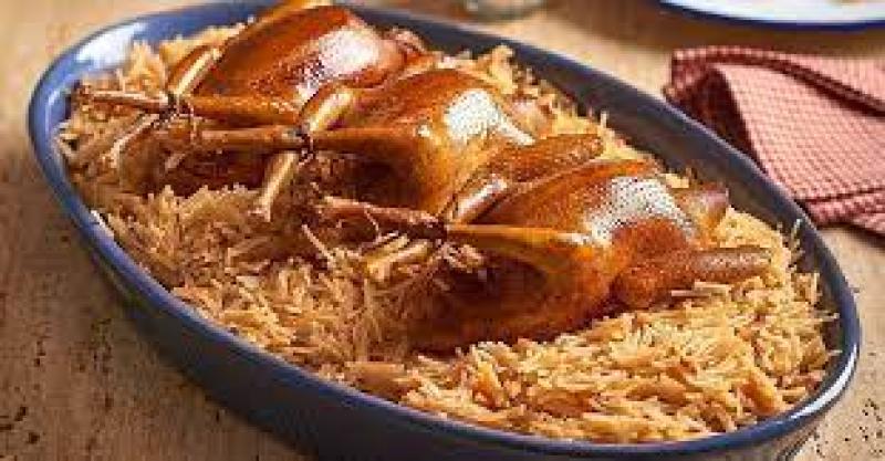 نستعرض طريقة عمل الحمام المحشي أرز