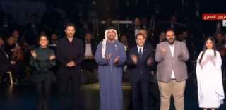 بالفيديو.. تكريم الفنانين والإعلاميين المشاركين...