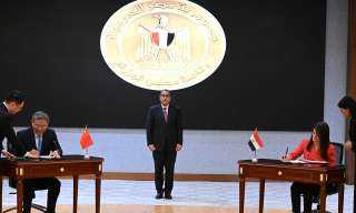 رئيس الوزراء يشهد توقيع شهادة...