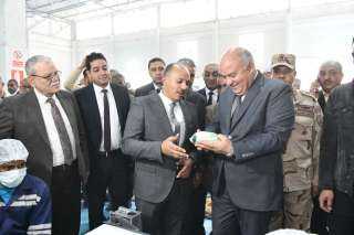 محافظ قنا يفتتح مصنع لتعبئة...
