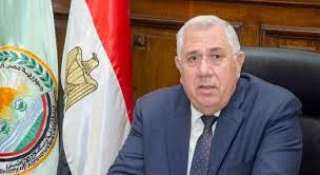 وزير الزراعة: السلع متوفرة والأسعار...