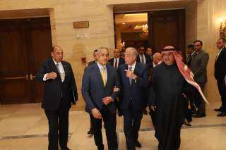 وزير العمل يشارك في اليوم...
