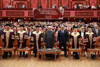 رئيس جامعة الازهر يشهد تخريج...