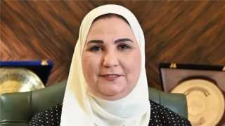 وزيرة التضامن تتمسك بالـ50 سنة...
