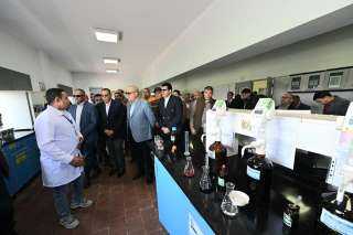وزير الإسكان ومحافظ الشرقية يتفقدان...
