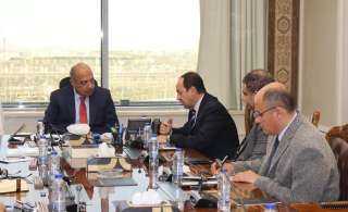 وزير قطاع الأعمال العام يتابع...