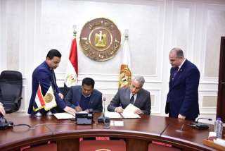 وزير العمل يُوقّع ”بروتوكول تعاون...