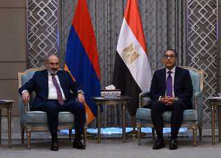 رئيس الوزراء يلتقي رئيس وزراء...