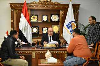 محافظ قنا يواصل استقبال المواطنين...