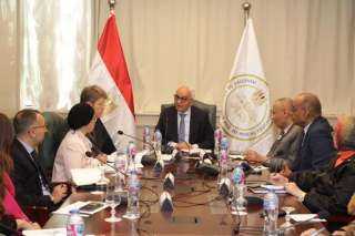 وزير التربية والتعليم يستقبل وفد...