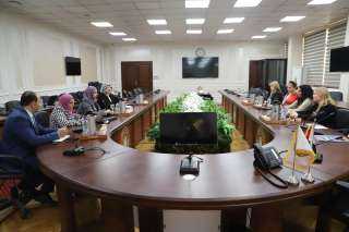 وزارة العمل تستعرض أمام ...