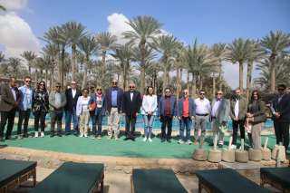محافظ الجيزة يستقبل سفراء دول...