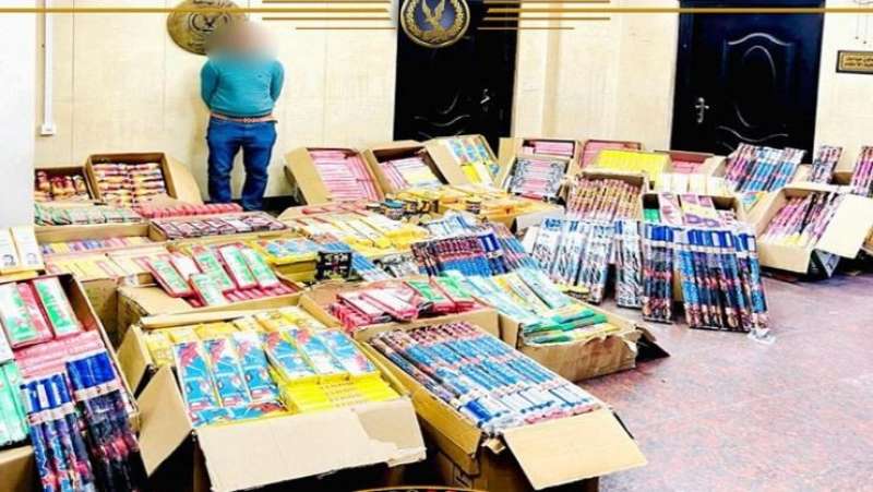 ضبط أحد الأشخاص بالقاهرة لقيامه بالإتجار فى الألعاب النارية وبحوزته 7مليون قطعة ألعارب نارية