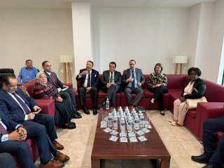 وزير الصحة يبحث مع شركة...