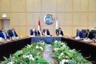 وزير النقل المصري وبحضور وزيرة...