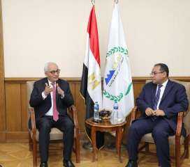 وزير التربية والتعليم يتفقد امتحانات...