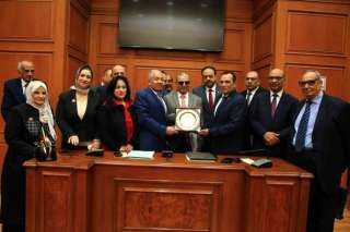 لجنة الدفاع بالنواب تكرم اللواء...