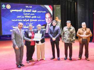 وزارة العمل : تسليم عقود...