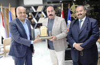 مجلس إدارة نادى القضاة يهدى...
