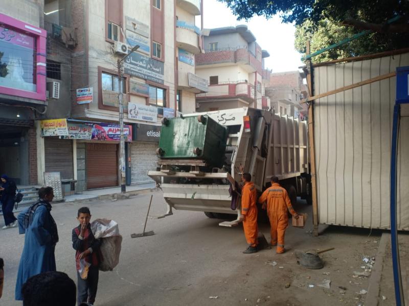 محافظ أسيوط: رفع 520 طن قمامة خلال حملات نظافة وتسوية وتمهيد طرق بـ 3 مراكز بالمحافظة