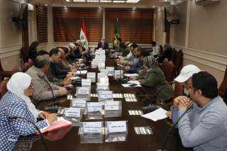 محافظ القليوبية يعقد إجتماعا بشركة...