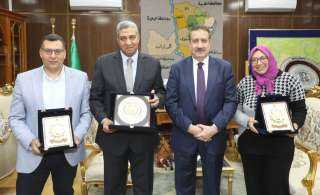 محافظ المنوفية يكرم مسئولي هيئة...