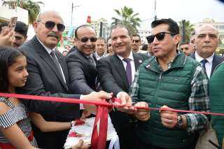 وزير الشباب والرياضة يتفقد مركز...