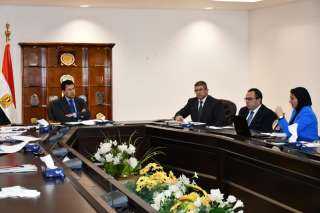وزير الشباب والرياضة بجتمع باللجنة...
