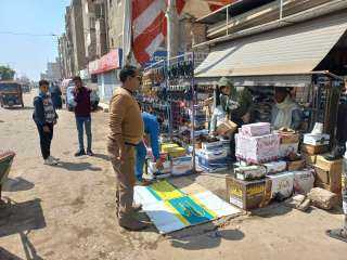 حملات مكثفة لرفع الإشغالات والإعلانات...