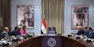 رئيس الوزراء يُتابع الموقف التنفيذي...