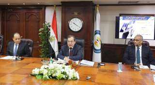 وزير البترول يراس اجتماع أعمال...