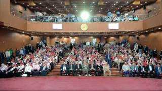 رئيس جامعة المنصورة: الأم هي...