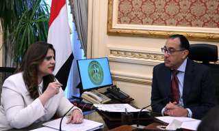رئيس الوزراء يلتقي وزيرة الهجرة...