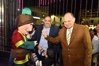 محافظ أسيوط يتفقد معرض ومنفذ...