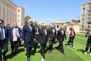 وزير التربية والتعليم يتفقد جاهزية...