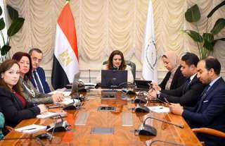وزيرة الهجرة تلتقي رموز وأبناء...